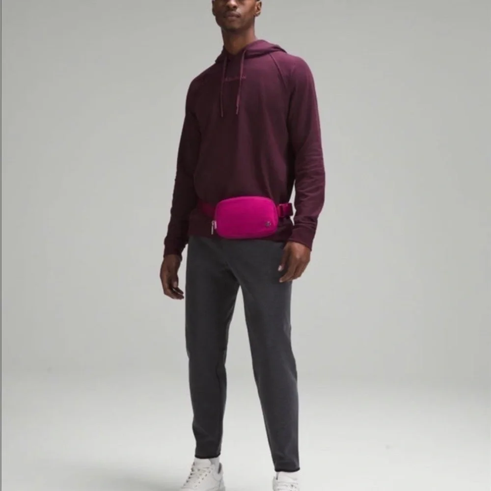 Lululemon Everywhere Belt Bag Wild Berry - Picture 6 of 9